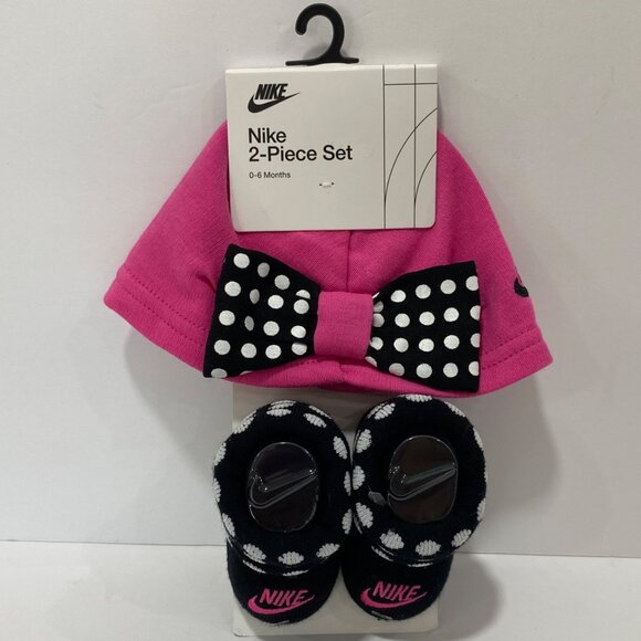 Nike Baby Girl 2-Piece Set Hat & Booties Pink & Black Polka Dot 0-6 Months NWT - Picture 1 of 4
